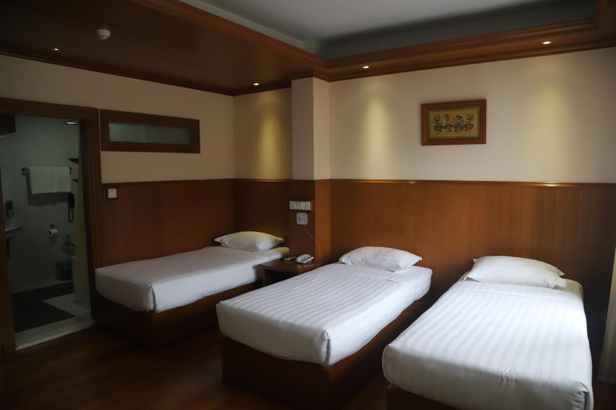 Hotel Sidney Янгон Экстерьер фото