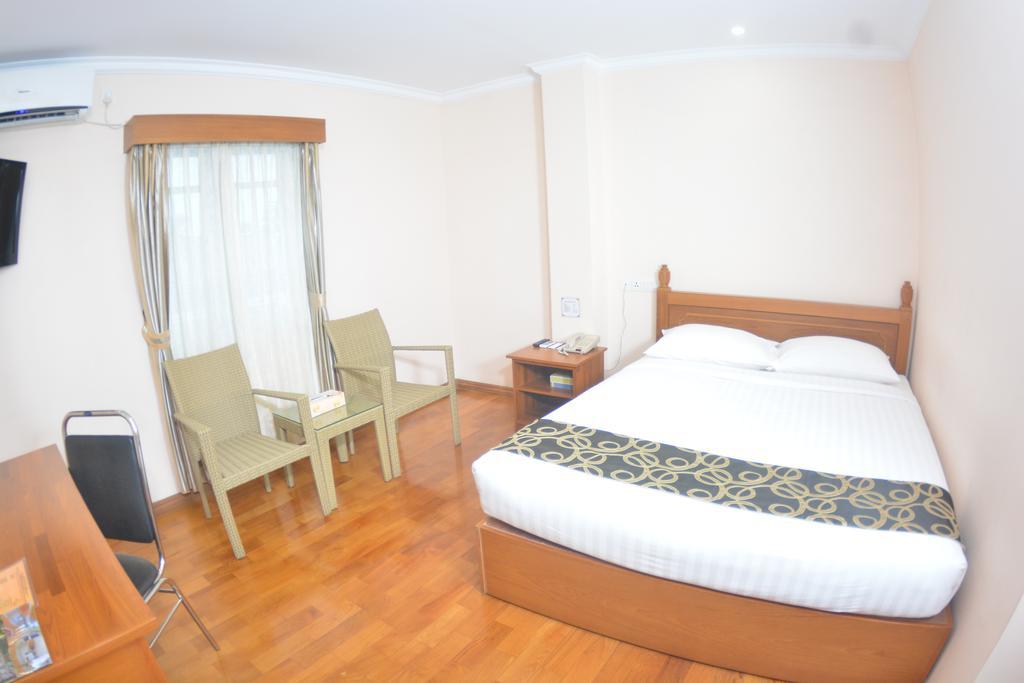 Hotel Sidney Янгон Экстерьер фото